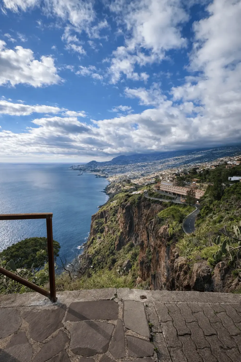 Mirador del Pináculo — Casa Triangular en A, Casco Antiguo y Vistas Impresionantes